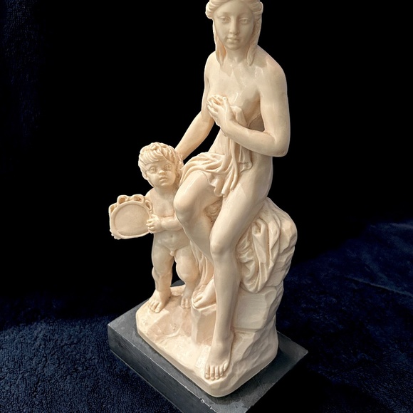 Figurine of Nude Goddess with Cherub - Picture 2 of 5